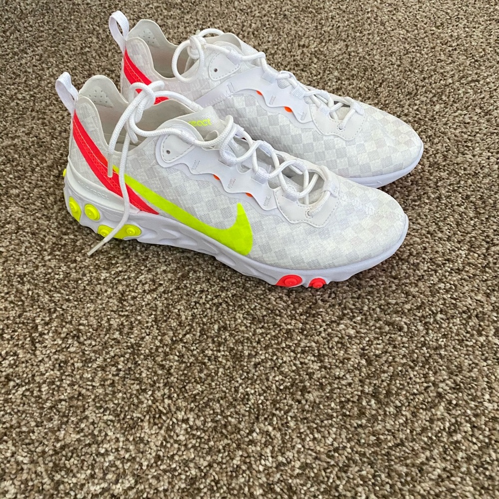 Nike element 55